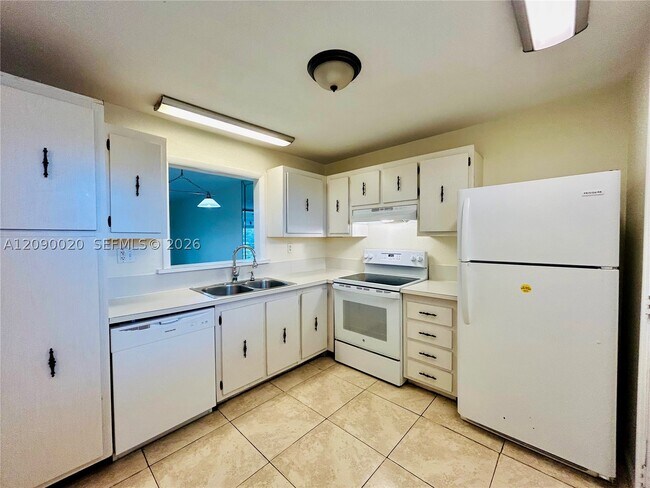 Building Photo - 403 NW 68th Ave