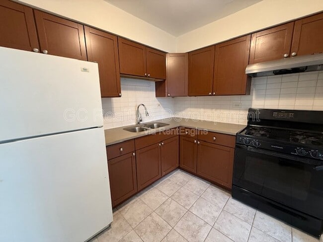 Building Photo - 834 College Blvd