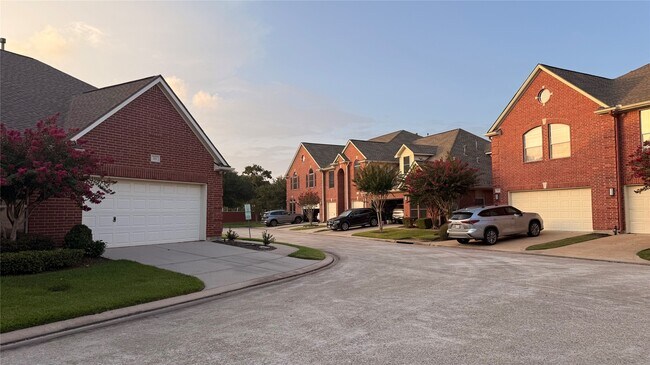 Building Photo - 1408 S Friendswood Dr