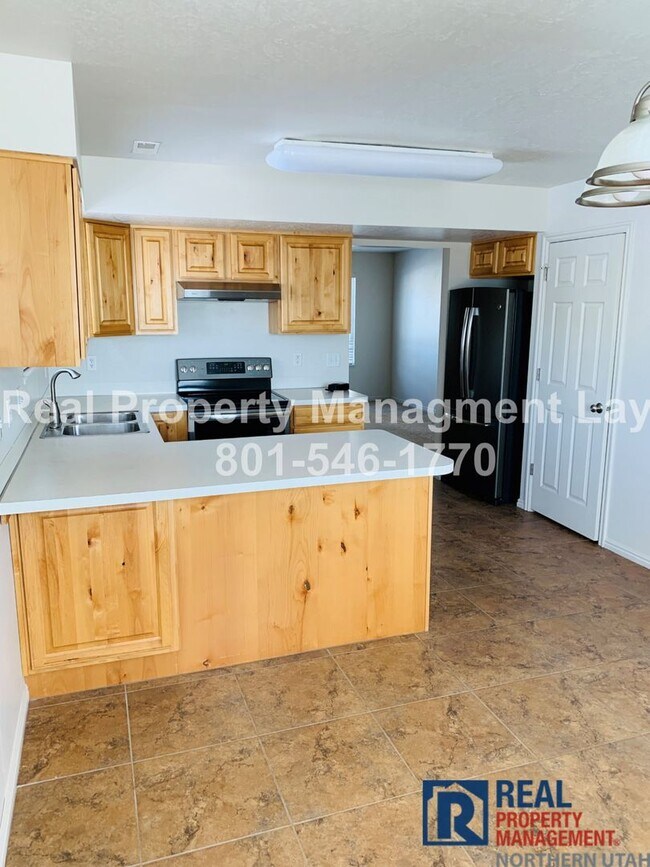 Building Photo - Cozy 2 Bedroom South Ogden Townhome Available Now!
