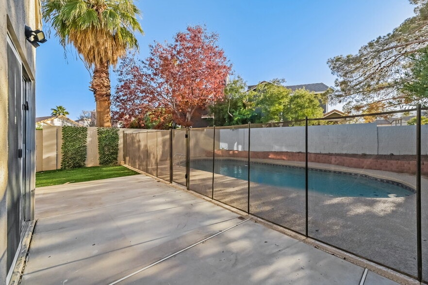 Building Photo - 1751 Forest Walk Dr