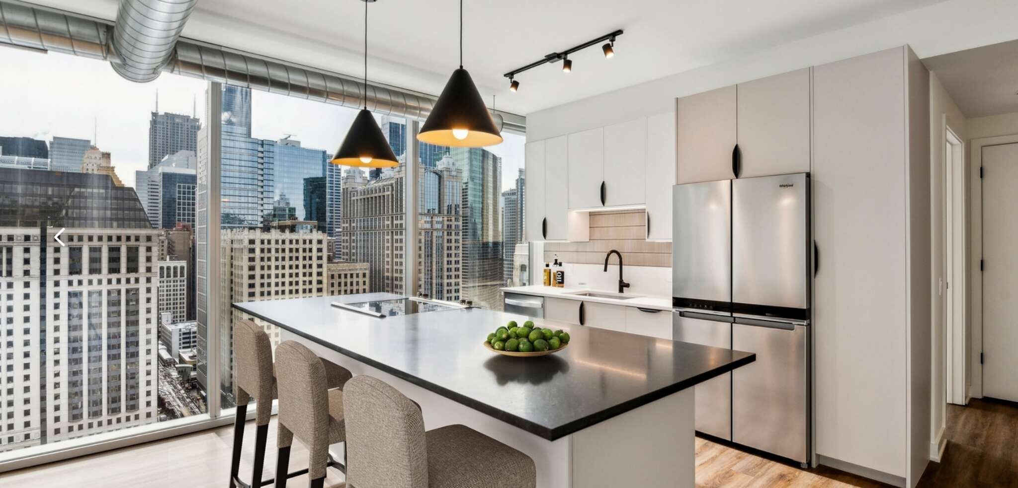 Building Photo - 345 N La Salle Dr