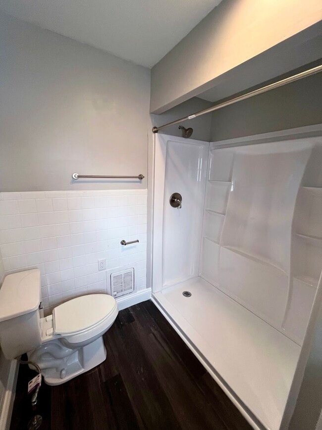 Building Photo - Fully Updated 3 Bedroom Home with 2 Car Garage