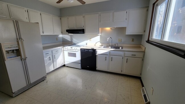 Building Photo - 4015 Claire St