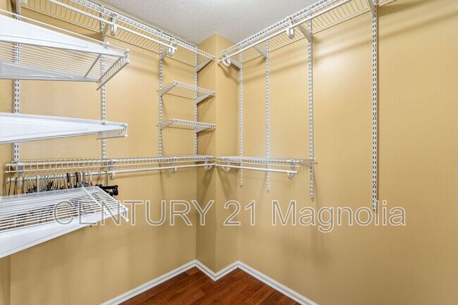 Building Photo - 299 Ashbrook Dr