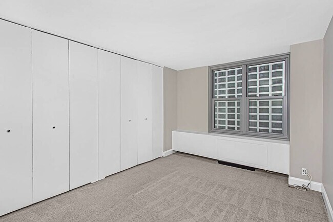 Building Photo - 400 E Randolph St