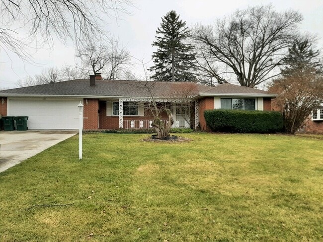 Primary Photo - 1405 N Briar Rd