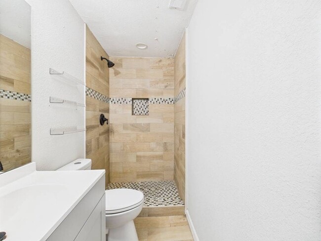 Building Photo - Beautiful 3 Bedroom 2 Bathroom 1 car Garag...