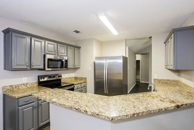 Building Photo - 704 Stonebrooke Dr