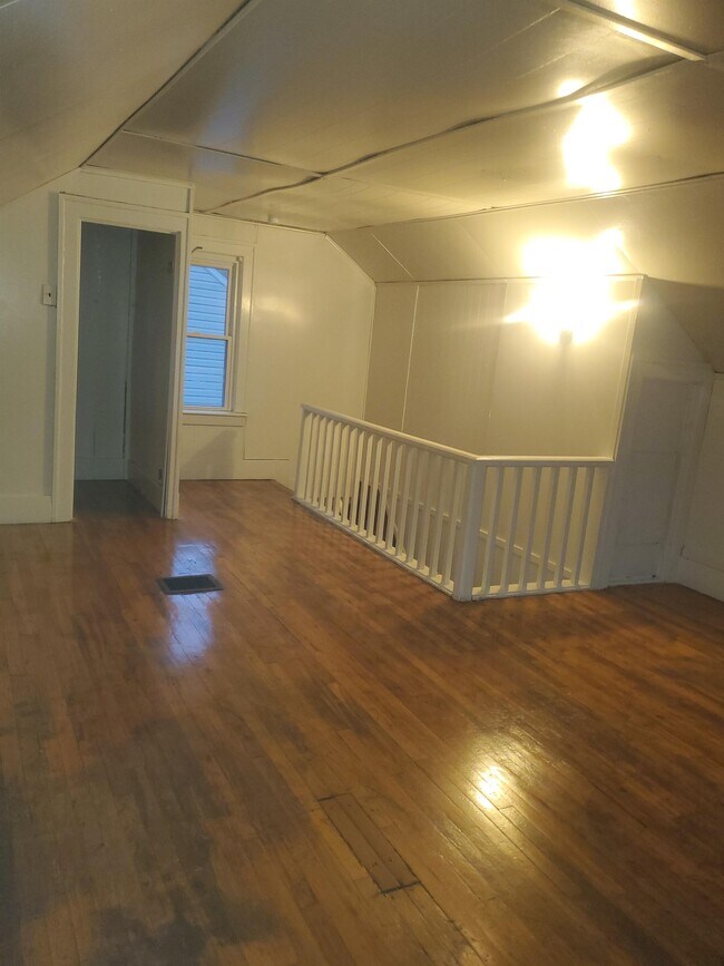 Building Photo - 18530 Plainview Ave