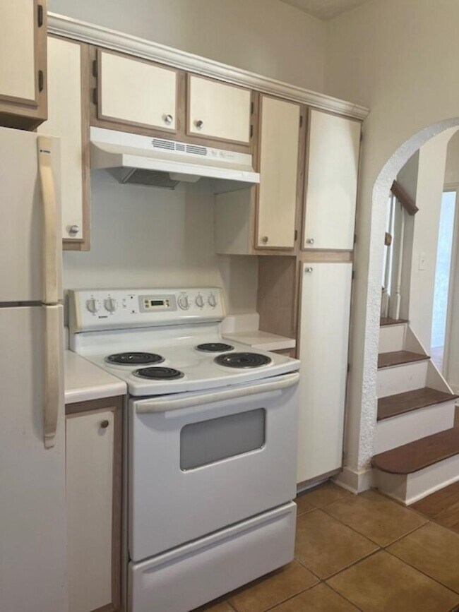 Building Photo - 3589 Carnes Ave