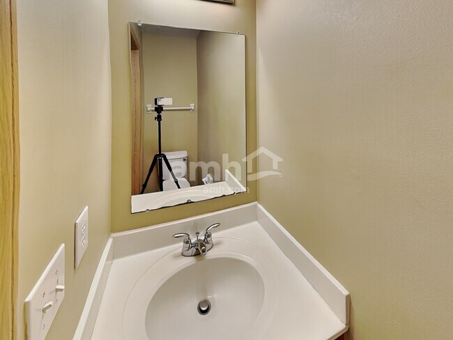 Building Photo - 2395 Featherwood Drive