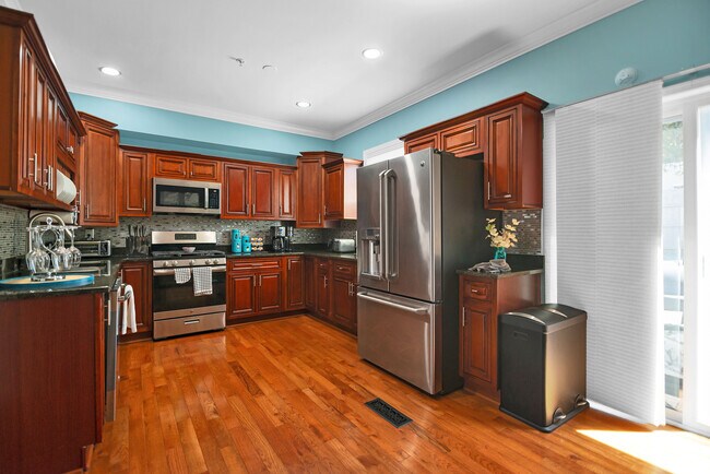 Building Photo - 5213 D St SE