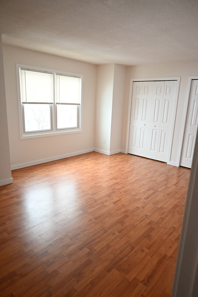 Back Bedroom - 15 Salem Pl