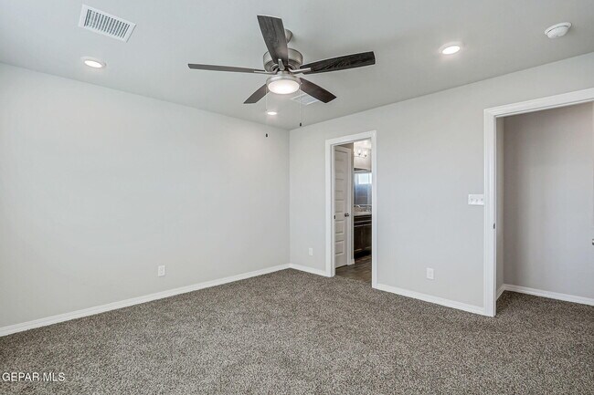 Building Photo - 13130 Oakhampton Ave