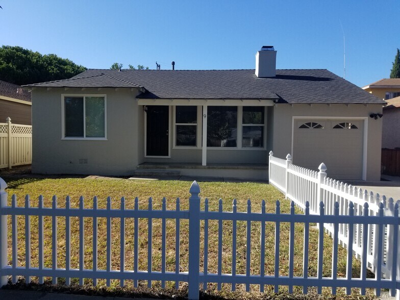 Front yard, Front entrance - 9 Broadway