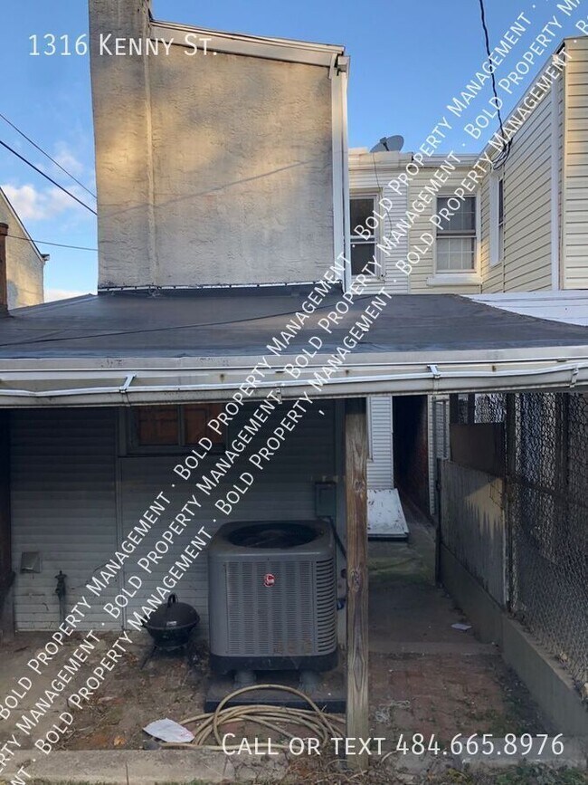 Building Photo - 1316 Kenny St