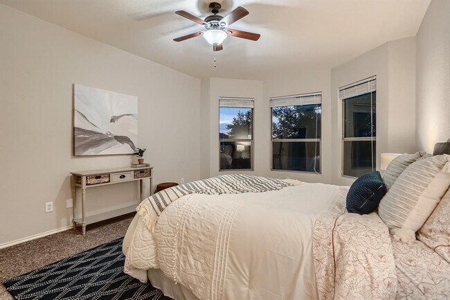 Building Photo - 1813 Paseo Verde Dr