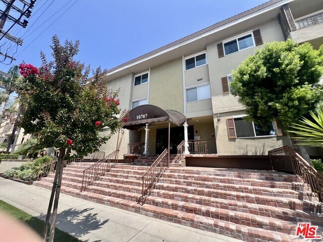 Building Photo - 10707 Camarillo St