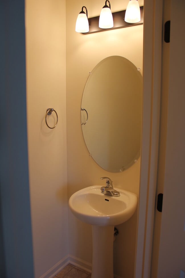 Building Photo - Townhouse for Rent in Wellington Park