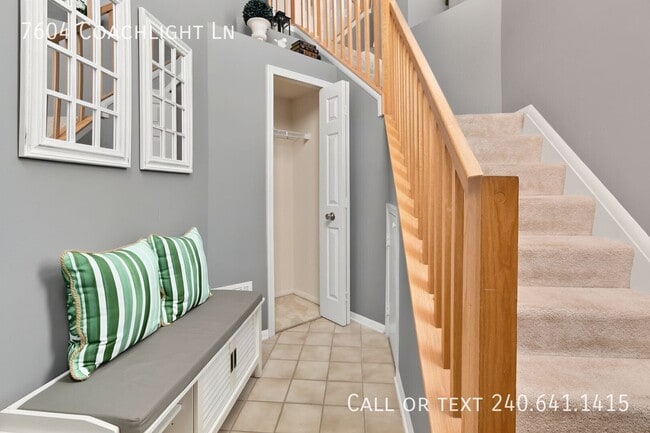 Building Photo - 7604 Coachlight Ln