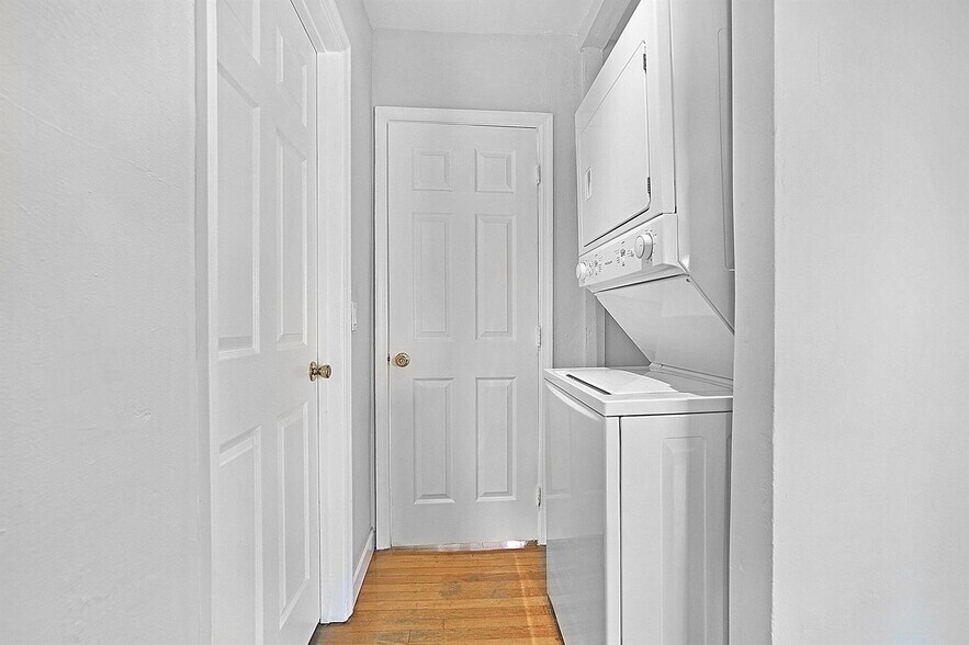 Building Photo - 530 SW 10th St