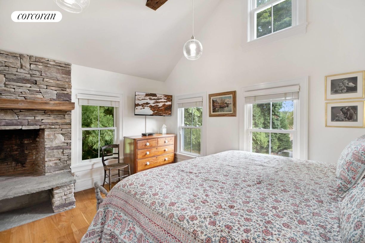 Building Photo - 255 N Main St