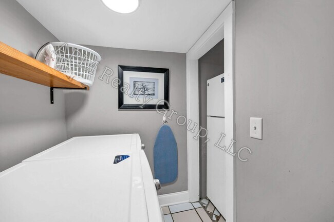 Building Photo - ALL UTILITIES INCLUDED