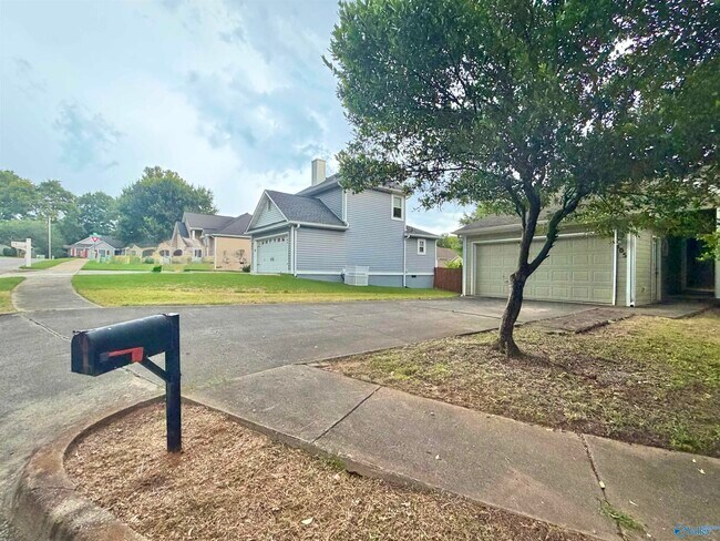 Building Photo - 105 Sugarwood Ct