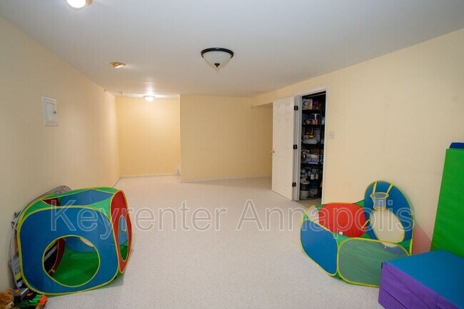 Building Photo - 2807 Chapman Ct