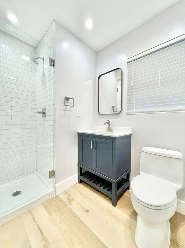 Building Photo - Beautifully remodeled 4 bedroom, 3 full ba...