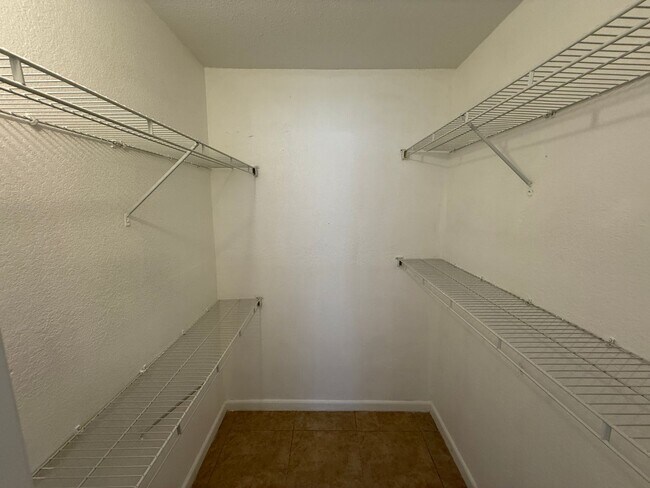 Building Photo - Adorable 1 Bed 1 Bath Winter Park Condo
