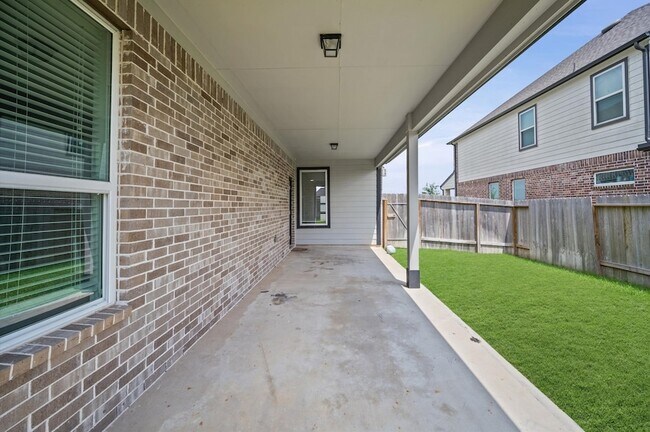 Building Photo - 144 Shining Pt Dr