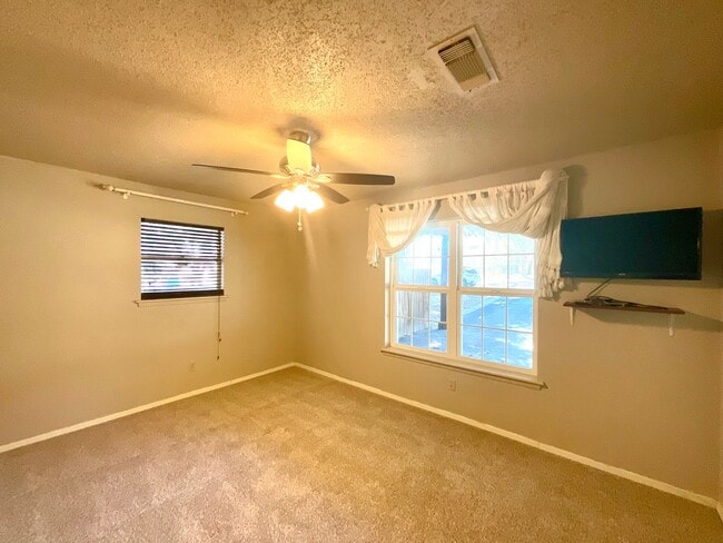 Building Photo - 5303 Shady Oak Cir