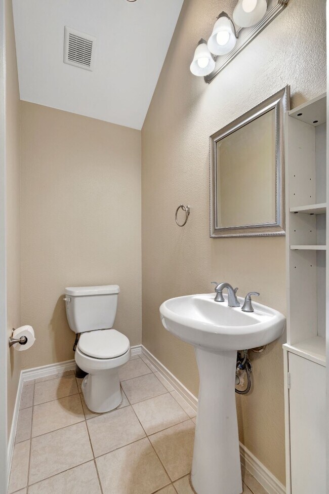 Building Photo - Richardson Townhome