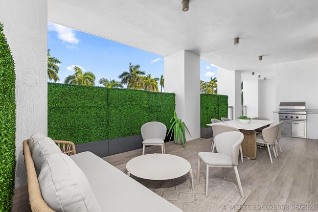 Building Photo - 495 E Royal Palm Rd