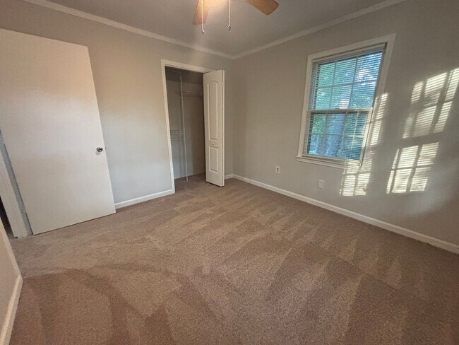 Building Photo - 132 Garden Springs Rd