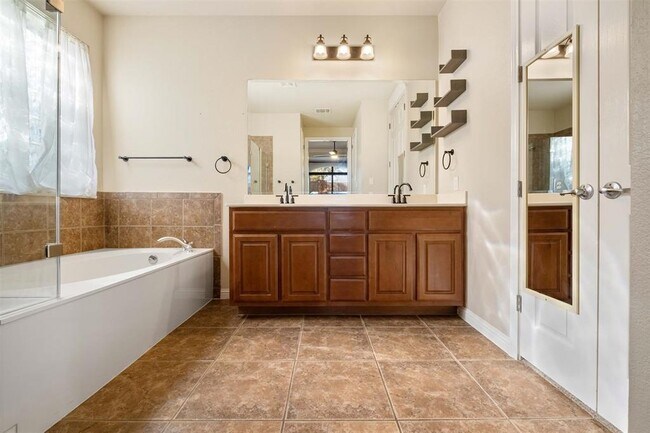 Building Photo - 15913 Spillman Ranch Loop