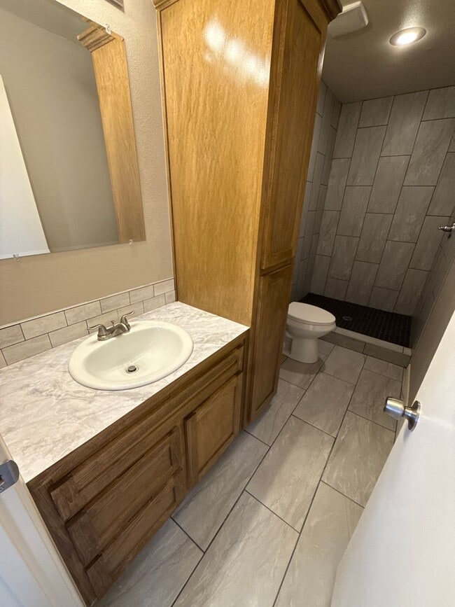 Building Photo - 3 Bed 2 Bath House with Yard Care Included.