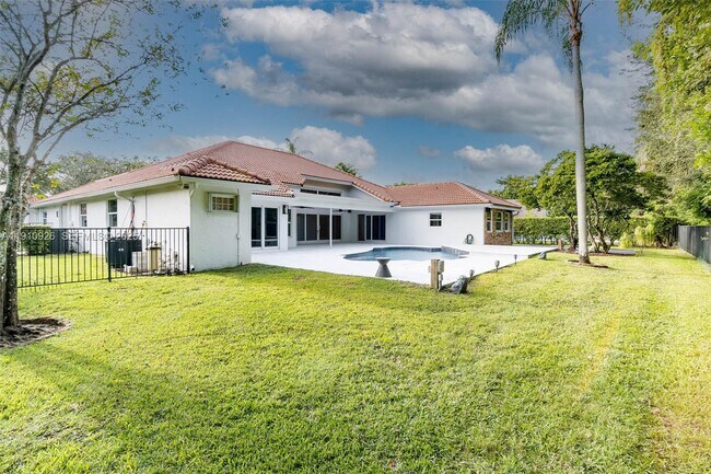 Building Photo - 1222 Manor Ct