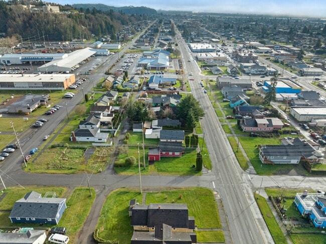 Building Photo - 3033 Sumner Ave