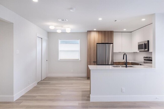 Building Photo - 5304 St Georges Green