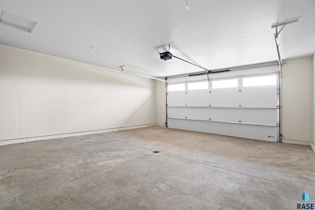 Building Photo - 1107 S Foss Ave