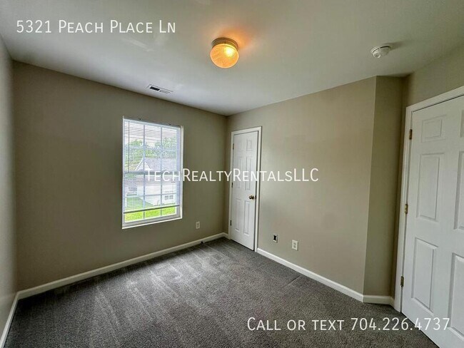 Building Photo - 5321 Peach Pl Ln