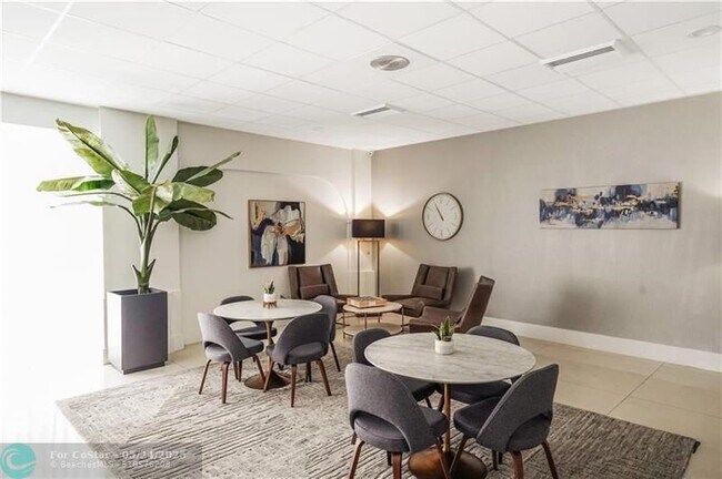 Building Photo - 3140 S Ocean Dr