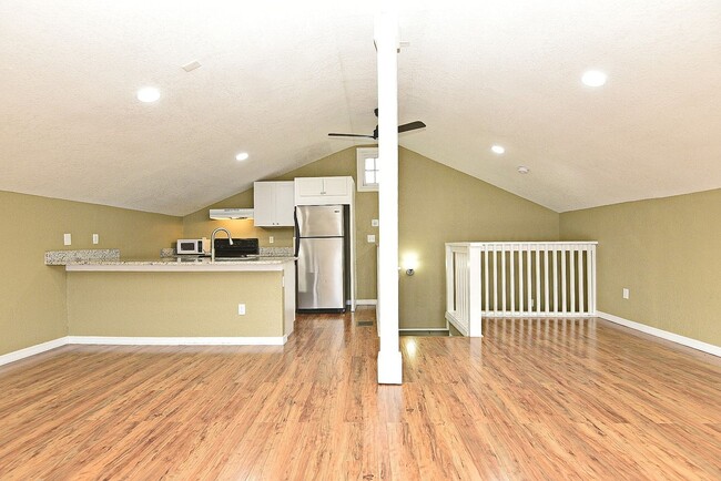 Building Photo - 1023 E Amelia St