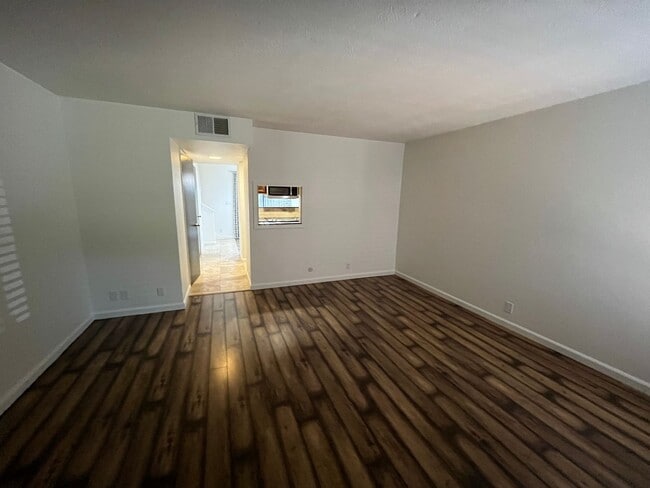 Building Photo - 2-Bedroom 2-Story condo in North Davis-$300 OFF 1ST MONTH'S RENT