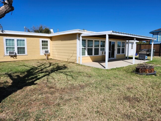 Building Photo - 830 Comanche Trail