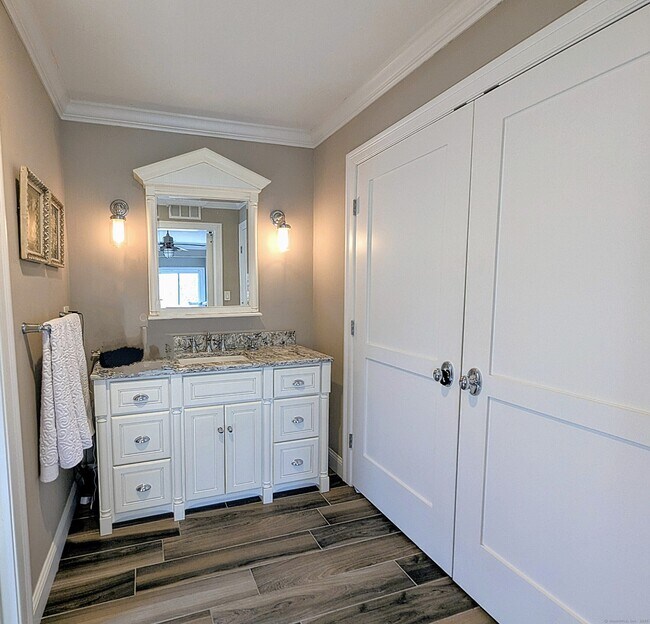 Building Photo - 1036 Heritage Vlg