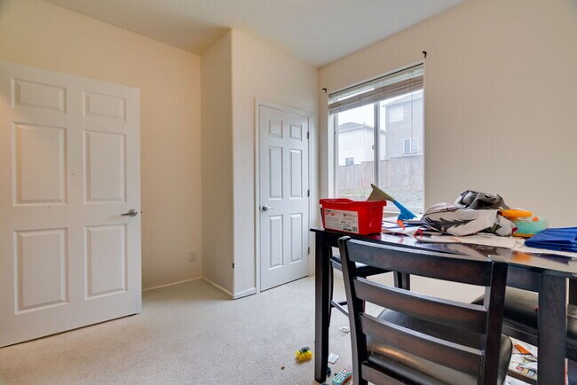 Building Photo - 16552 NE Pacific Terrace